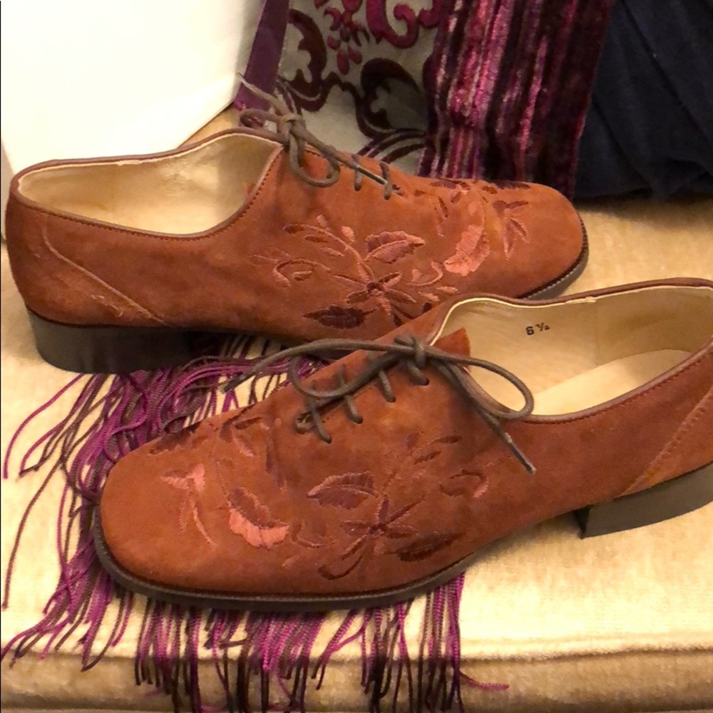 LAST CHANCE Vintage Coldwater Creek Embroidered Suede Loafer - Picture 4 of 7